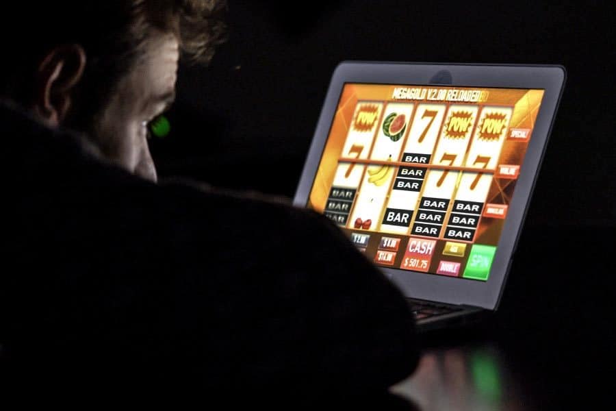 new-zealand-tests-new-app-for-gambling-problems-900x600